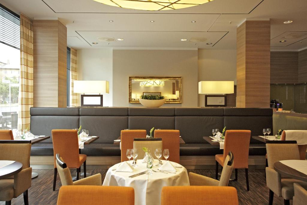 H4 Hotel Berlin Alexanderplatz - Resim 28