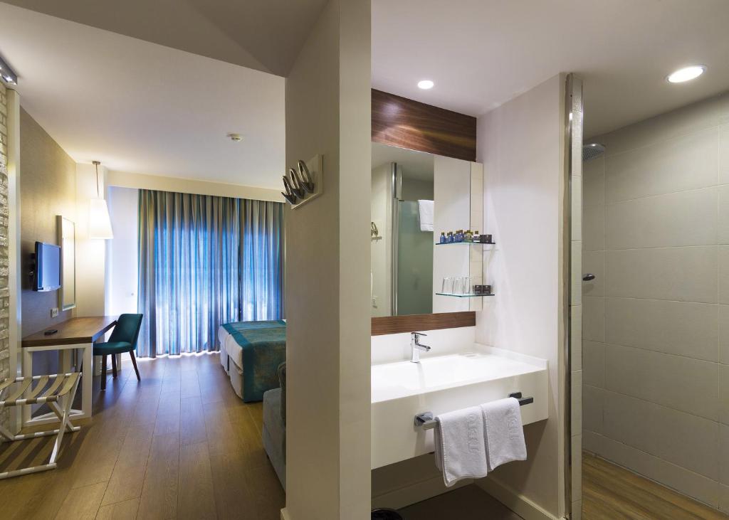 Postel nebo postele na pokoji v ubytování Terrace Elite Resort Ultra All Inclusive