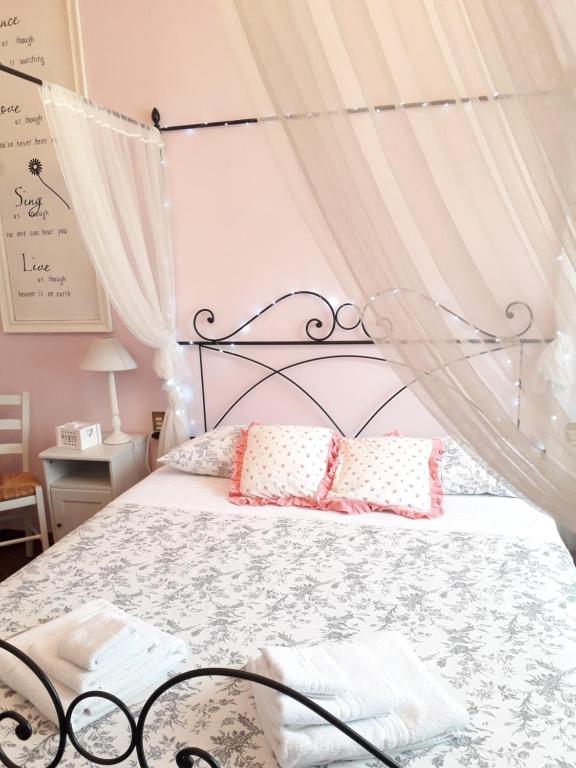 a bedroom with a bed with a canopy at B&B Le Mi' Cocche in Capannori