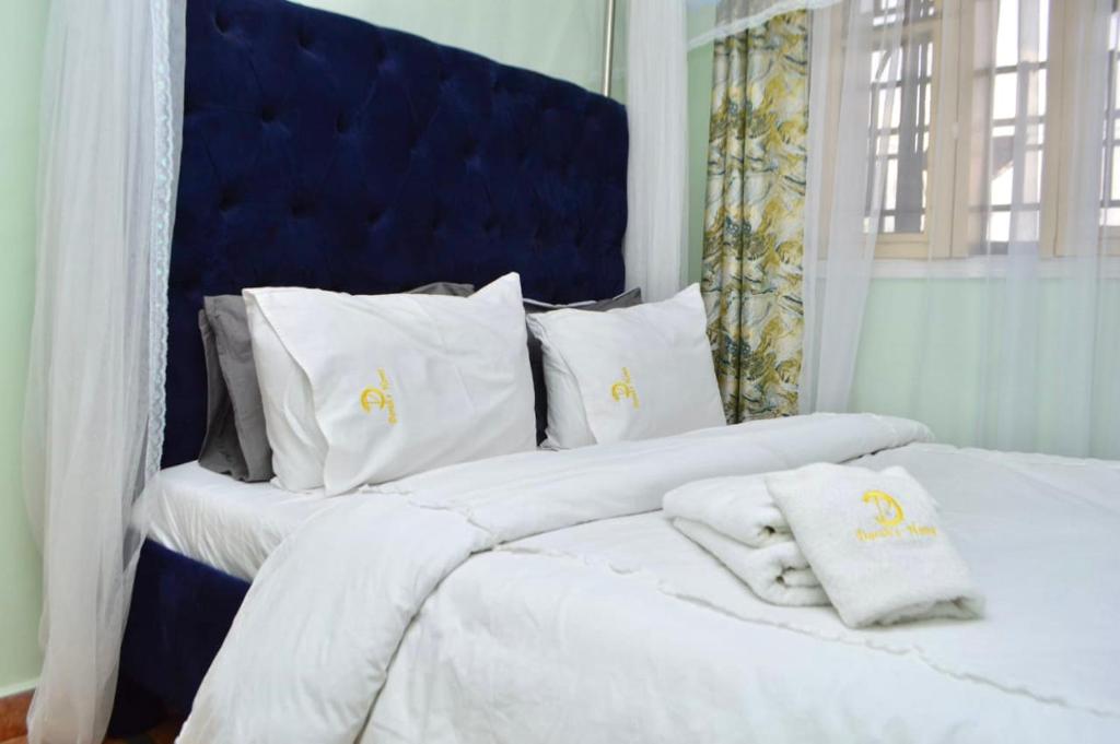 Postel nebo postele na pokoji v ubytování Elegant 1br Milimani - Fast Wifi