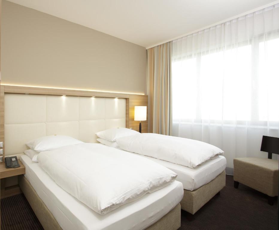 H4 Hotel Berlin Alexanderplatz - Resim 36