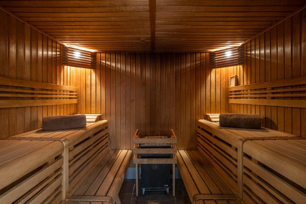 Postel nebo postele na pokoji v ubytování LE M HOTEL & SPA HONFLEUR