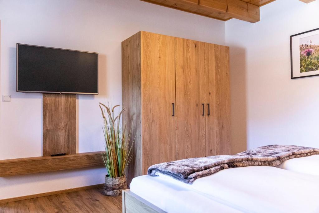 Postel nebo postele na pokoji v ubytování Gasthof Fischerwirt