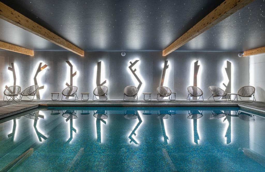 Bazén v ubytování LE M HOTEL & SPA HONFLEUR nebo v jeho okolí