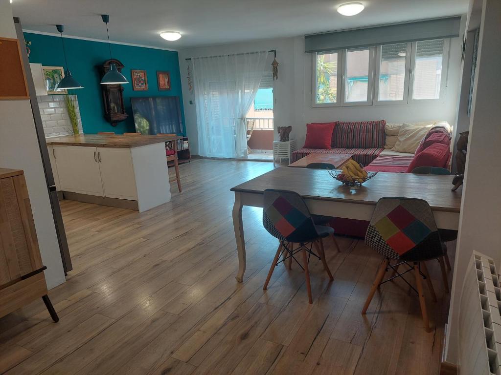Family apartment Andrea, Alaquas – Updated 2023 Prices