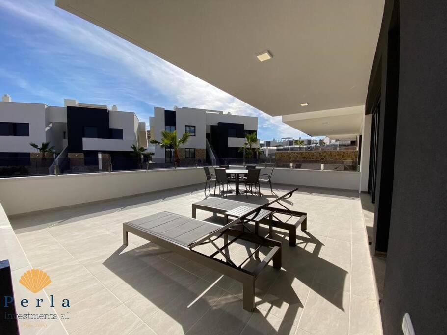 Balkón alebo terasa v ubytovaní Beautiful new south facing bungalow with large terrace