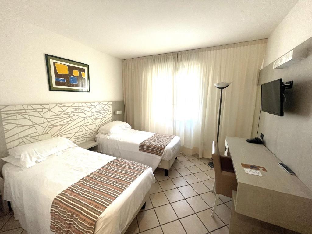 Hotel Garden - Chambre Double Ou Lits Jumeaux De Luxe Avec Balcon