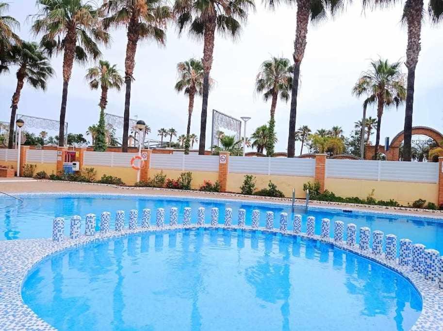 Bazén v ubytování AyF 1ª LINEA DE PLAYA ISLA PARK 1 nebo v jeho okolí