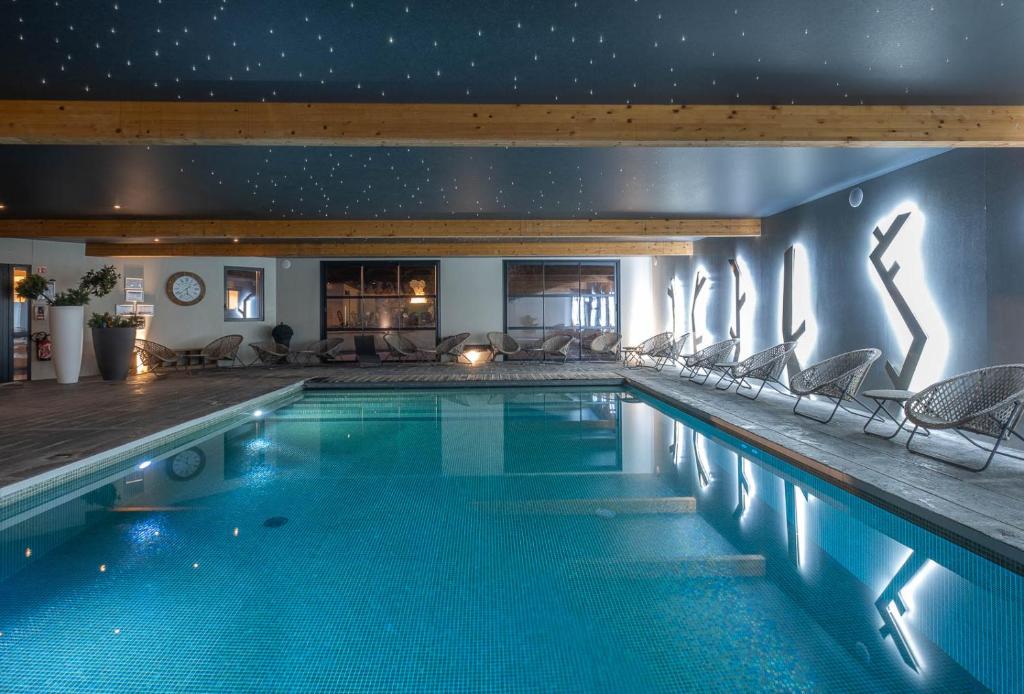 Bazén v ubytování LE M HOTEL & SPA HONFLEUR nebo v jeho okolí