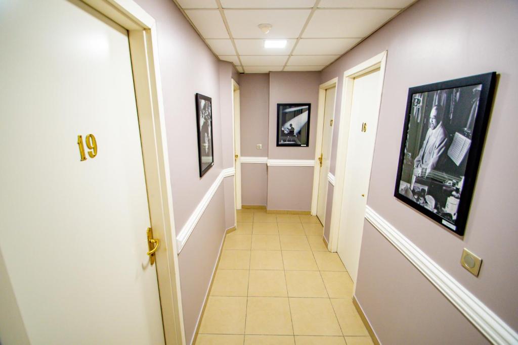 Hôtel Parisien - Resim 17