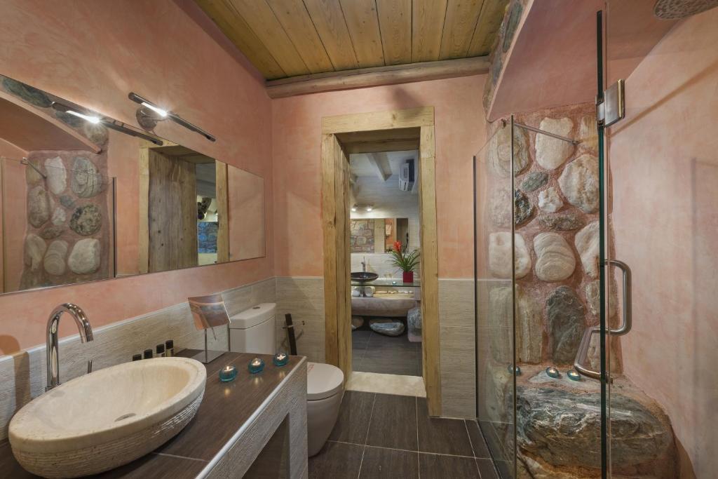 Łazienka w obiekcie Iakovakis Suites & Spa