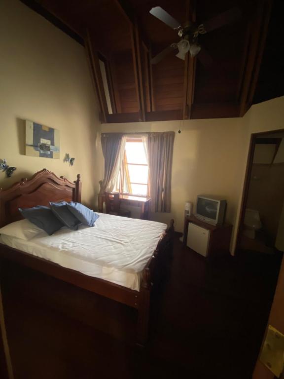 Casa Mora B&B - Deluxe Queen Suite