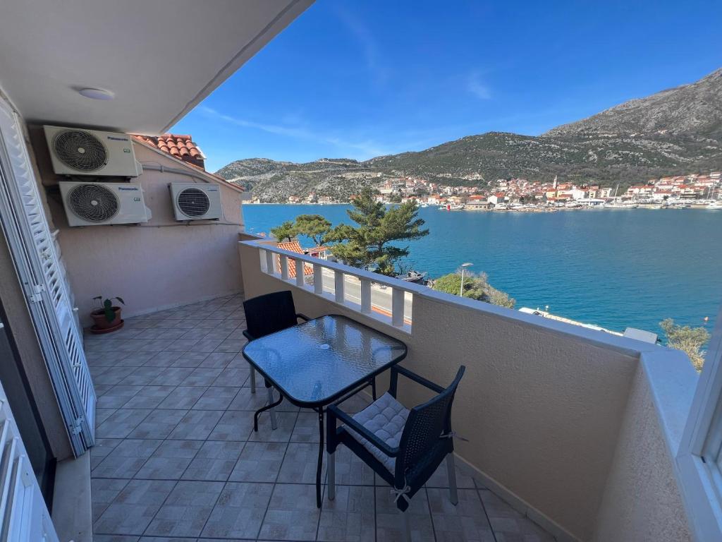 Apartments and Rooms Maritimo - 13