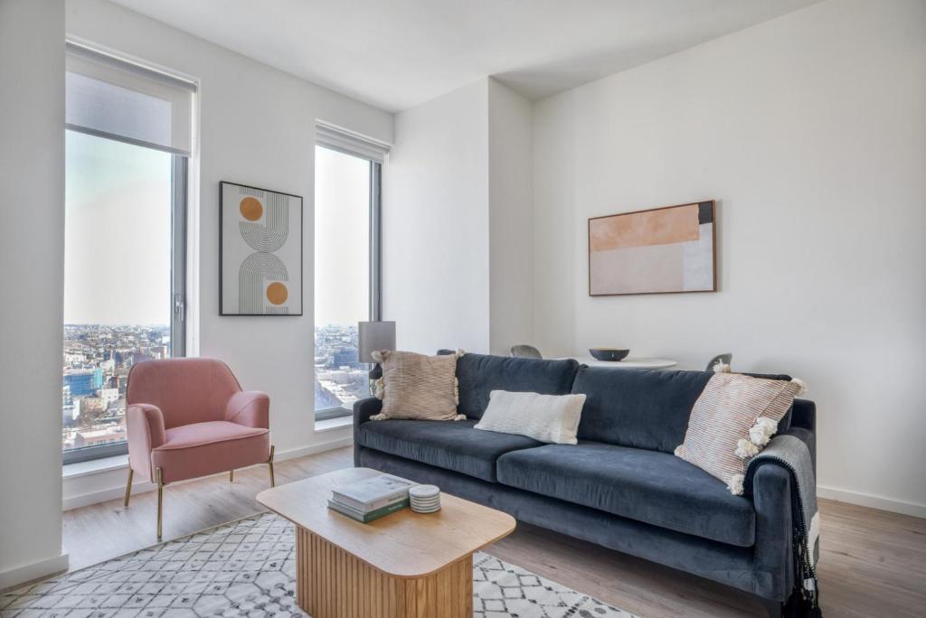 Χώρος καθιστικού στο Clinton Hill 1br w wd gym pool nr BAM NYC-969