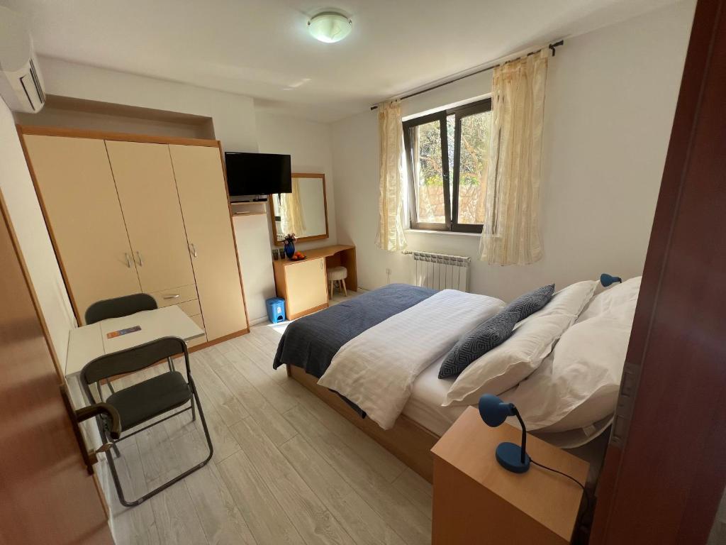 Apartments and Rooms Maritimo - 18