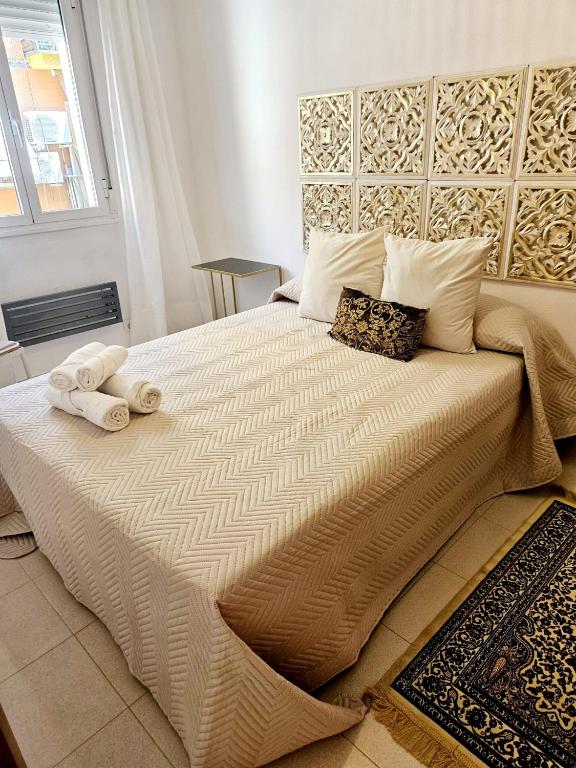 Łóżko lub łóżka w pokoju w obiekcie Apartamento Exclusivo en Sevilla