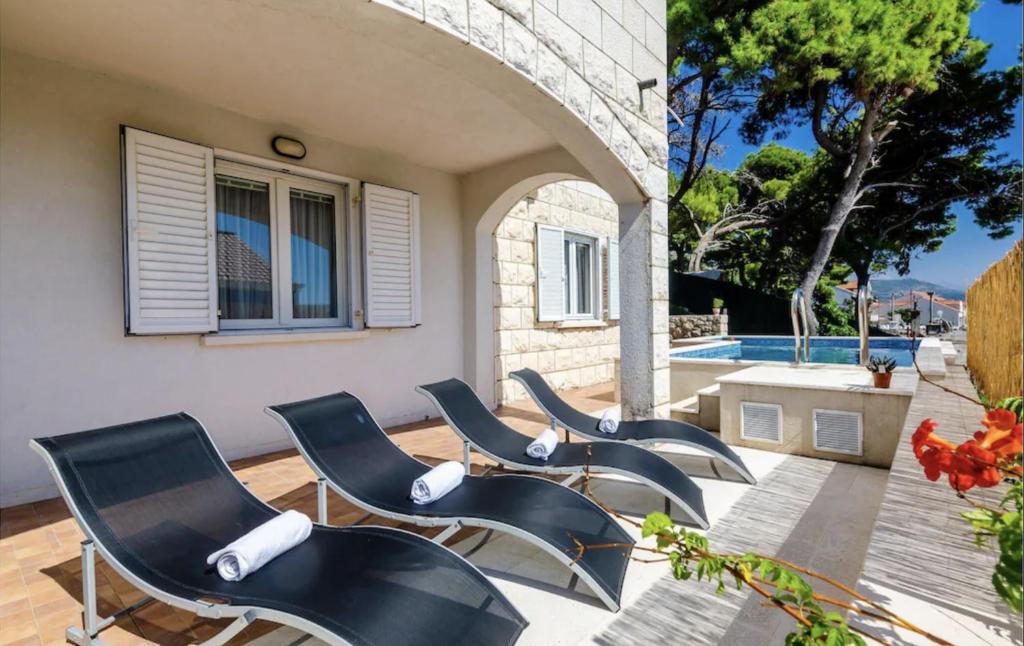 Wave n' Sea Apartment With a Private Pool
