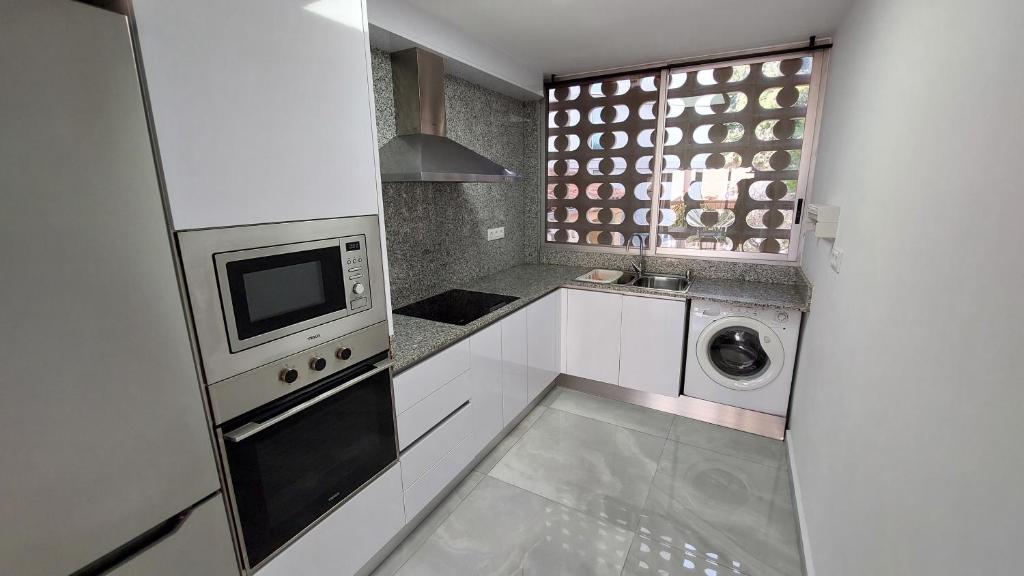 Kuchyňa alebo kuchynka v ubytovaní Ibi Apartamentos la Cantera Peñíscola