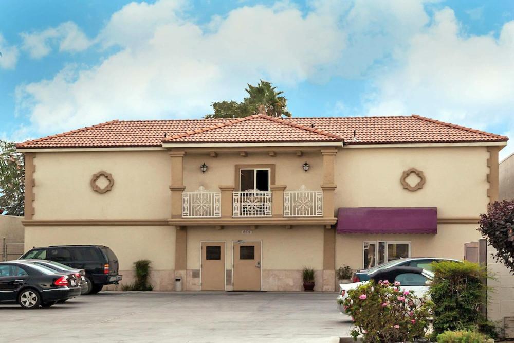 Scottish Inns-Bakersfield