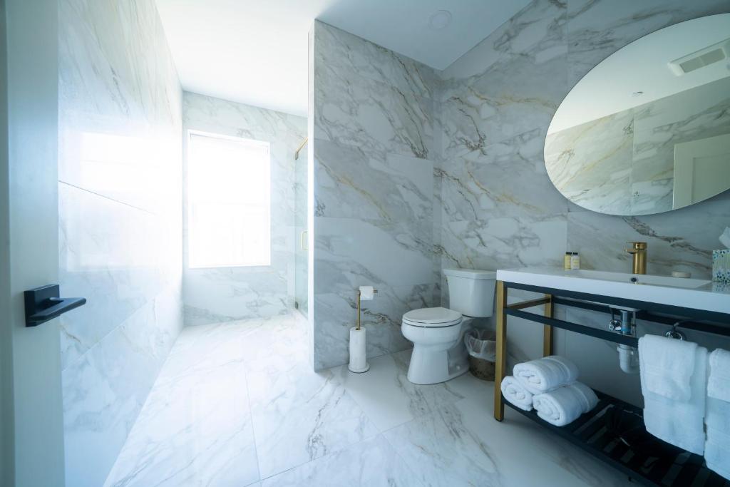 Orange Inn Boutique Hotel - Queen Room