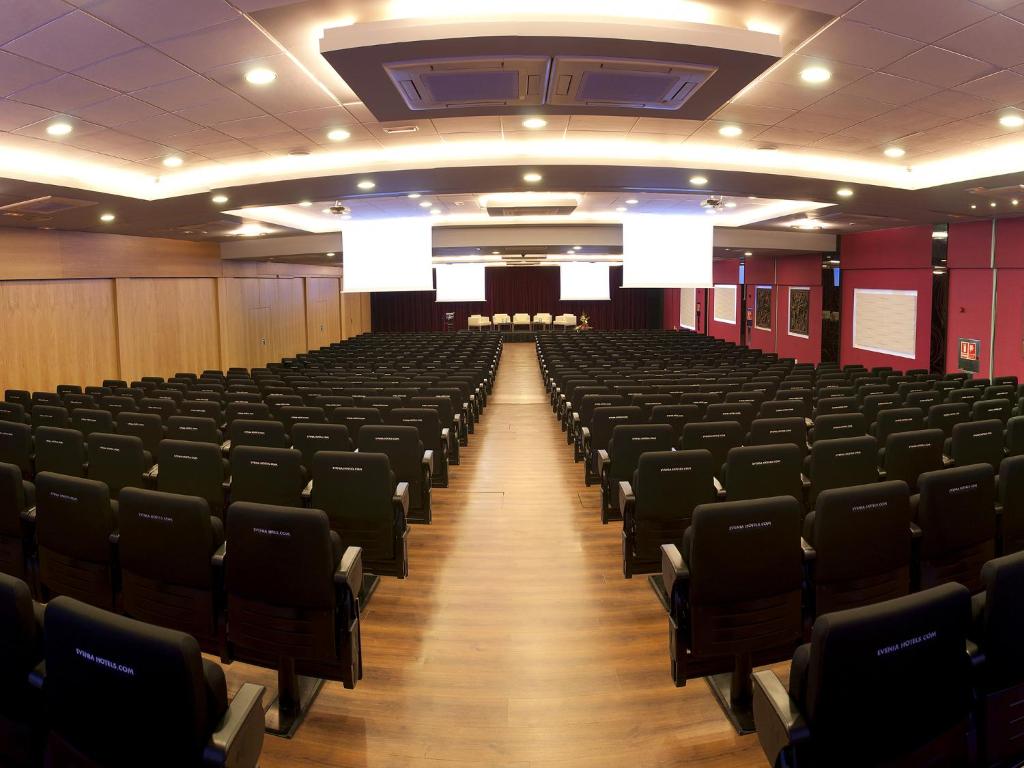 Evenia Olympic Palace, יורט דה מאר – מחירים מעודכנים לשנת 2022
