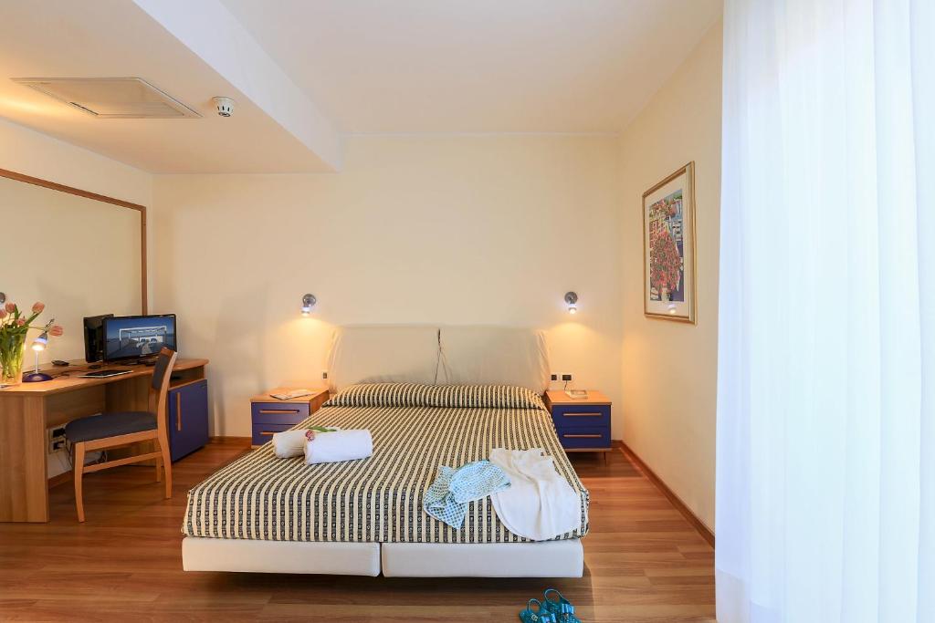 Hotel Sporting - Quarto Duplo Clássico Com Varanda