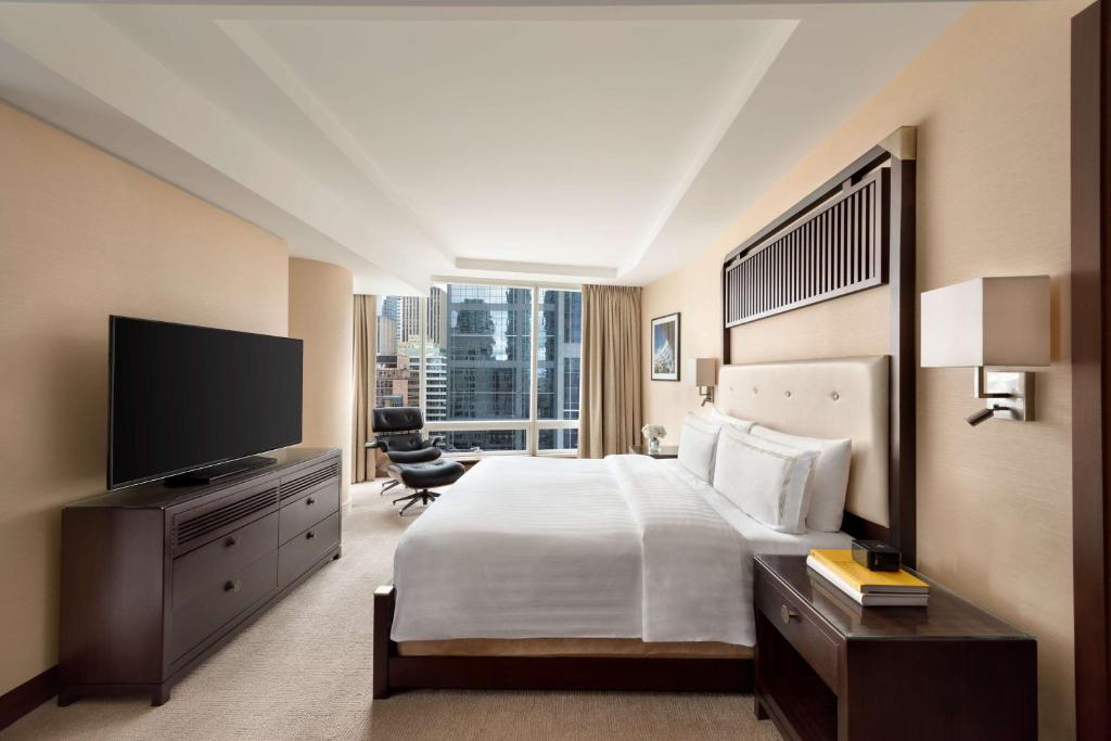 TV a/nebo společenská místnost v ubytování Shangri-La Toronto