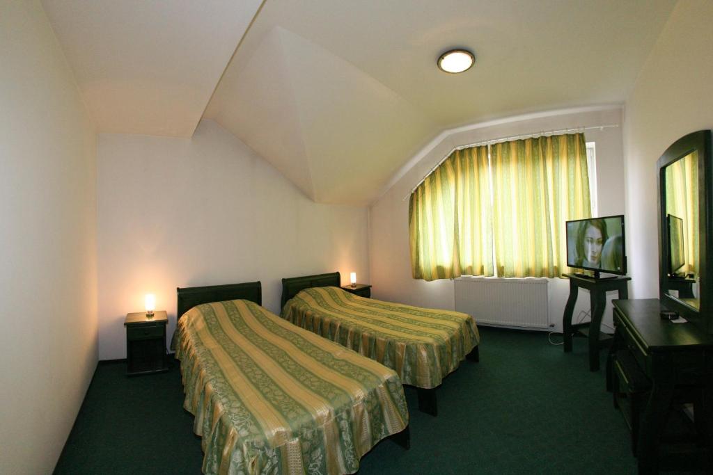 Posteľ alebo postele v izbe v ubytovaní Pensiune Montana