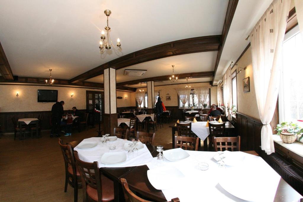 Restaurace v ubytování Pensiune Montana