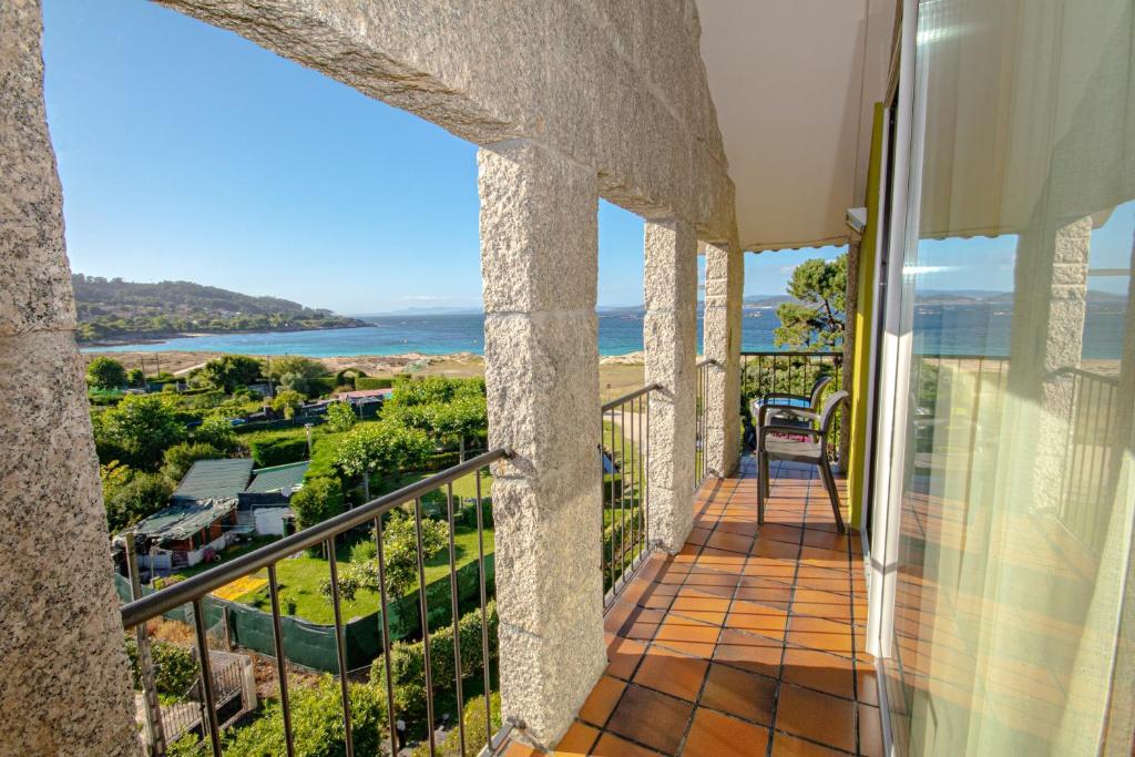 2 bedrooms appartement at Vilanova 100 m away from the beach with sea view enclosed garden and wifi