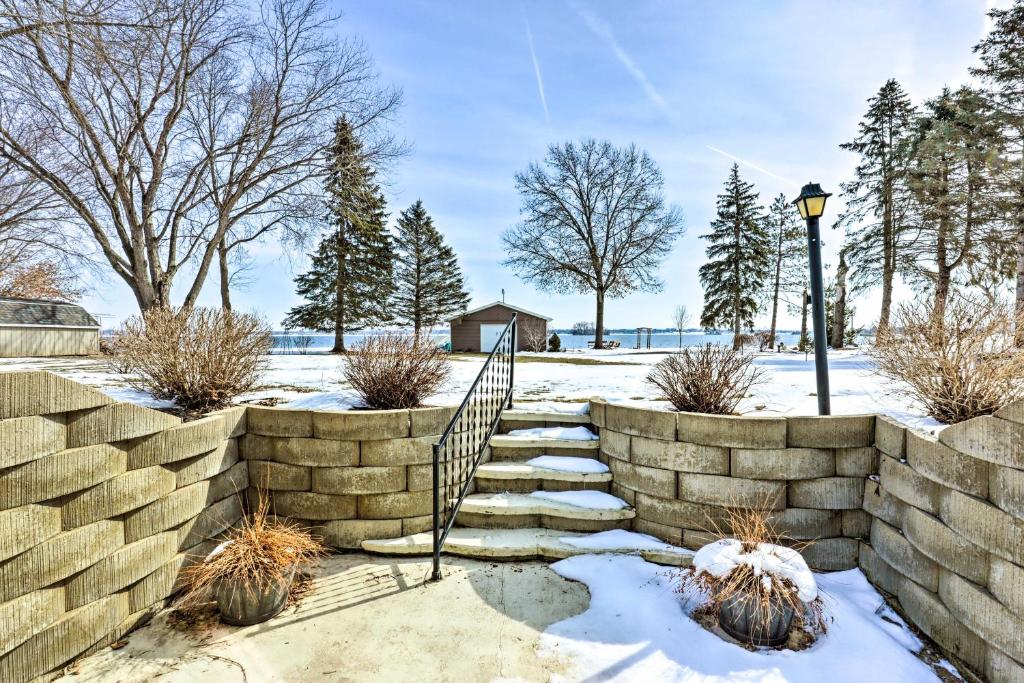 Beaver Dam Lake Retreat with Fire Pit and Dock! - Holiday Home