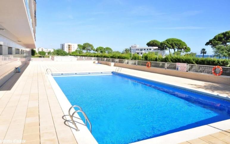 a swimming pool on the side of a building at Apartamento playa Cambrils Torresol 2 in Cambrils