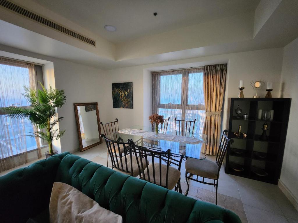 نمای نخل سرنیتی 3BR در مارینا