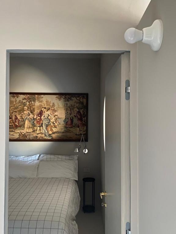 A bed or beds in a room at Bilocale di Design con Vista in Crocetta Quadronno