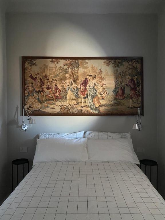 A bed or beds in a room at Bilocale di Design con Vista in Crocetta Quadronno