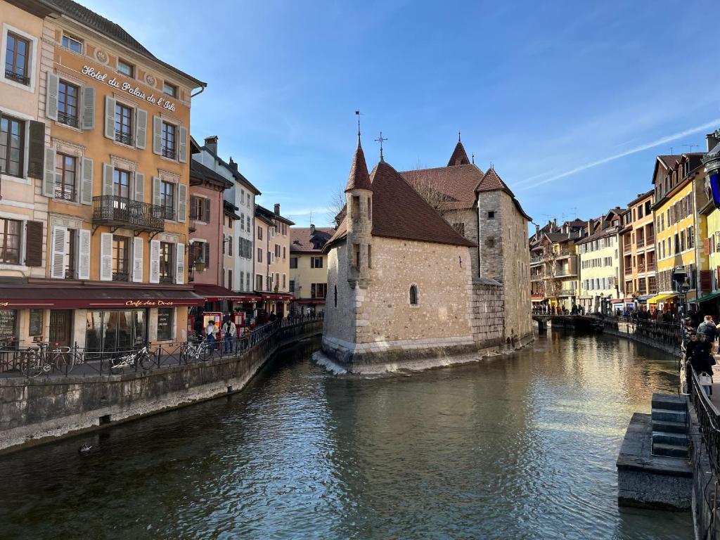 Fotografia z galérie ubytovania La Sonate Au Bord Du Lac et de la Vieille Ville v destinácii Annecy