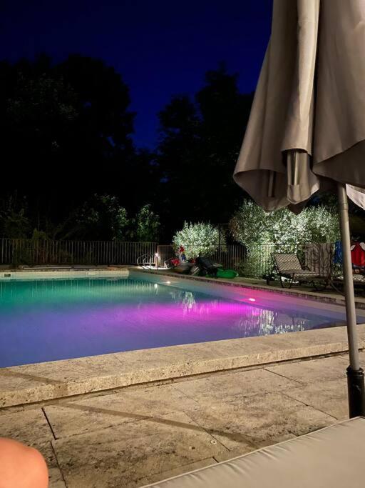 Zdjęcie z galerii obiektu Villa avec charme provençal w mieście La Tour-dʼAigues