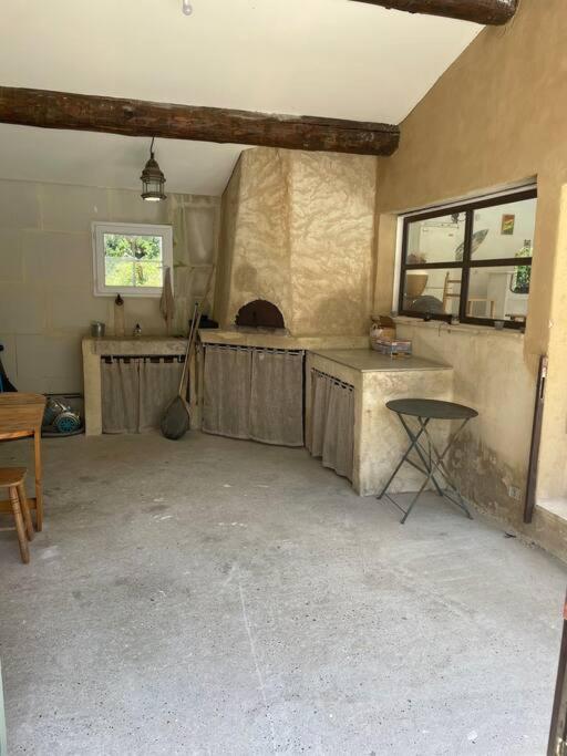 Zdjęcie z galerii obiektu Villa avec charme provençal w mieście La Tour-dʼAigues