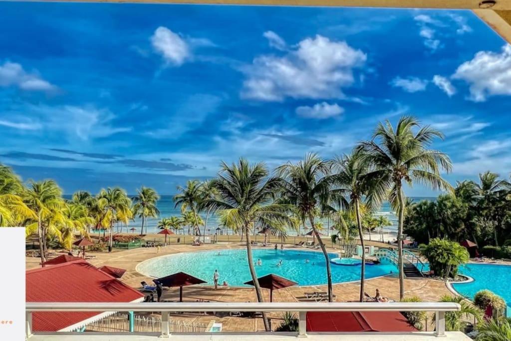 The swimming pool at or close to Ti Kaz Funky Host -T3 vue mer prémium 3 étoiles - Village vacances Sainte Anne Guadeloupe