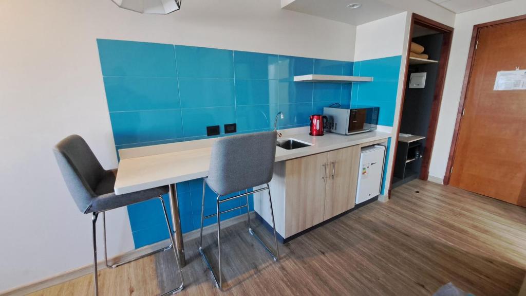 Una cocina o cocineta en Hotel Diego de Almagro Temuco Express