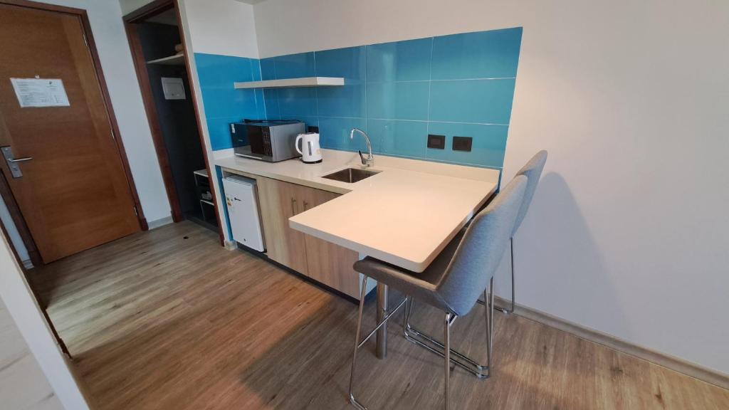 Una cocina o cocineta en Hotel Diego de Almagro Temuco Express