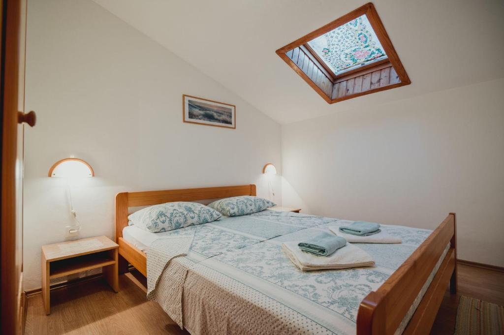 Postel nebo postele na pokoji v ubytování Apartments Antun