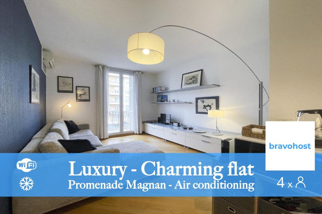 a living room with a couch and a table at Palais Magnan Lux 4 Pers WiFi AC in Nice