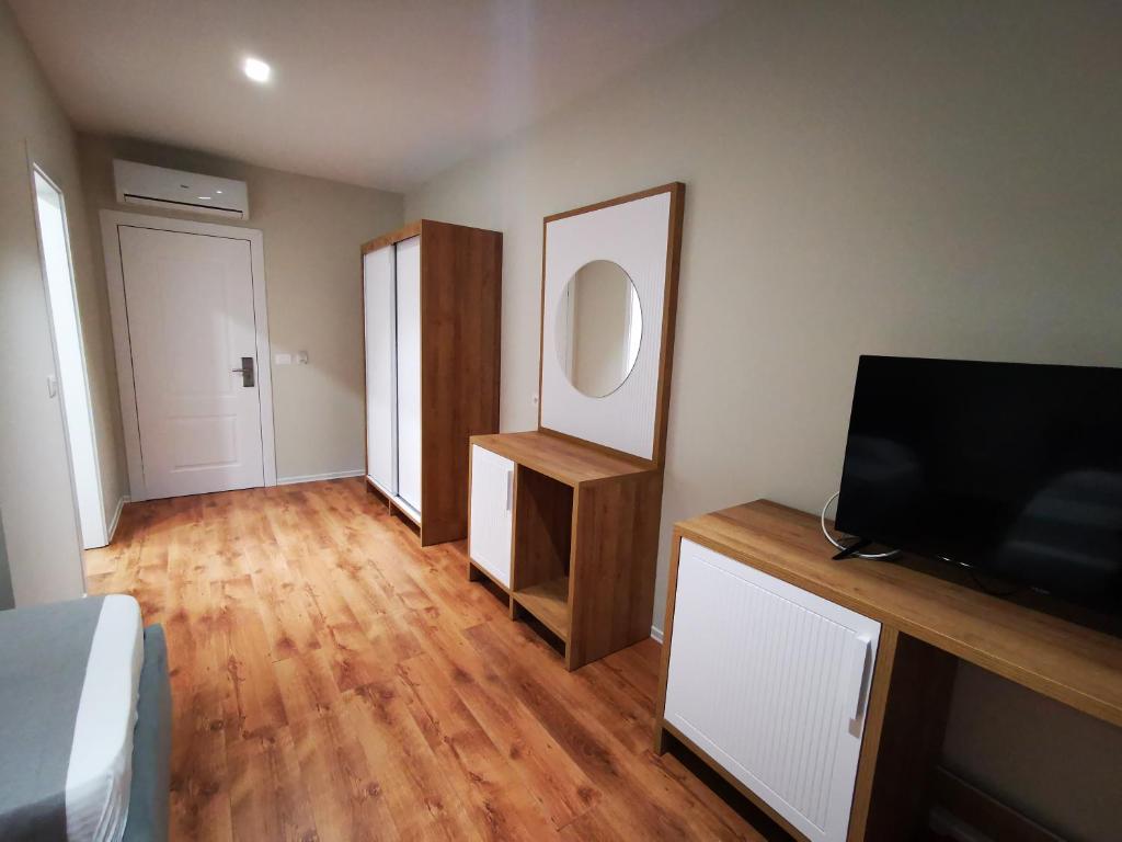 TV a/nebo společenská místnost v ubytování Te Aldo Hotel