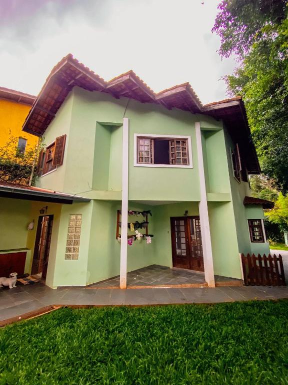 Casa confortável com churrasqueira na Granja Viana - Huis Met Drie Slaapkamers