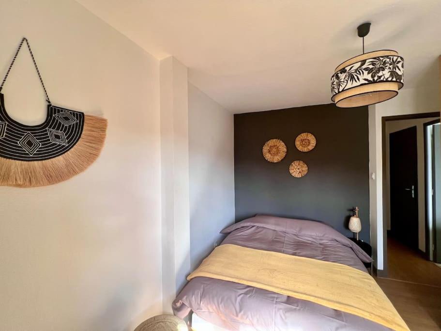 Postel nebo postele na pokoji v ubytování Casa Carnot - Joli, Paisible & Central T2 - 2 Personnes - Hyper Centre Brive