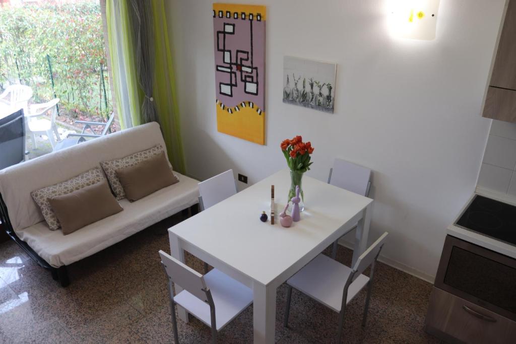 A seating area at Beach House Riviera