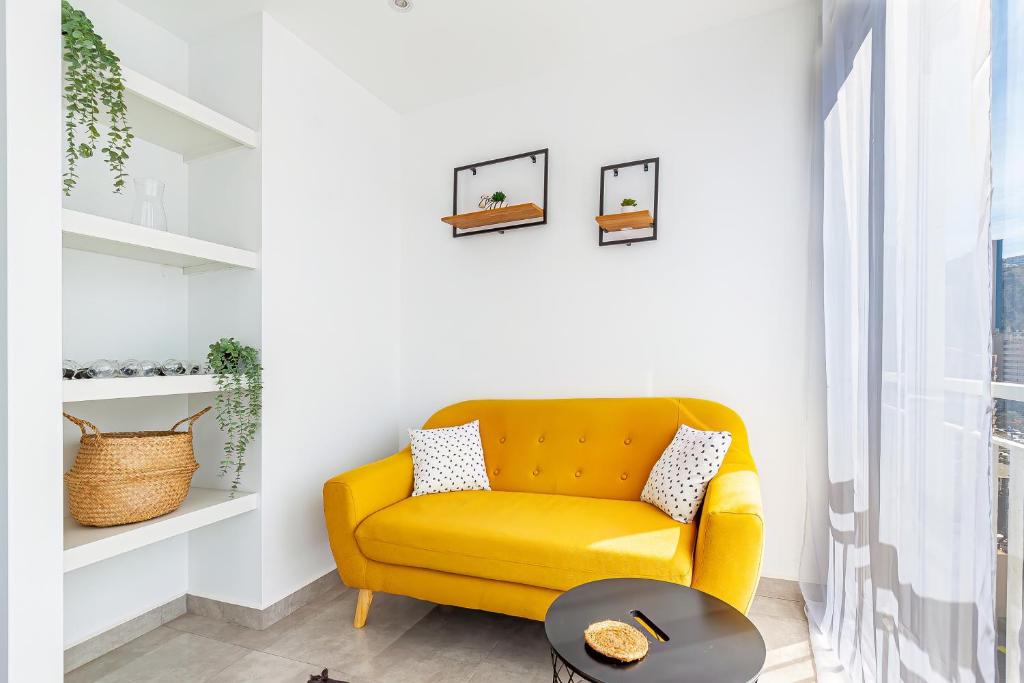 Гостиная зона в VIRGINIA Levante beach apartments
