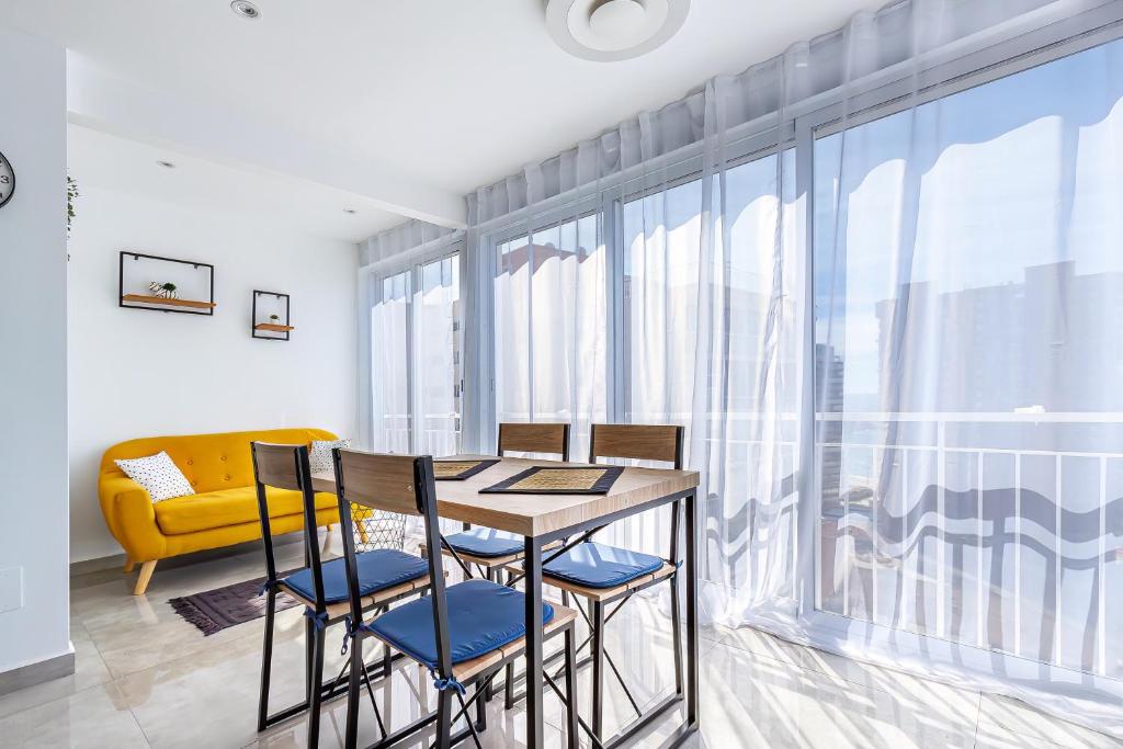 Гостиная зона в VIRGINIA Levante beach apartments