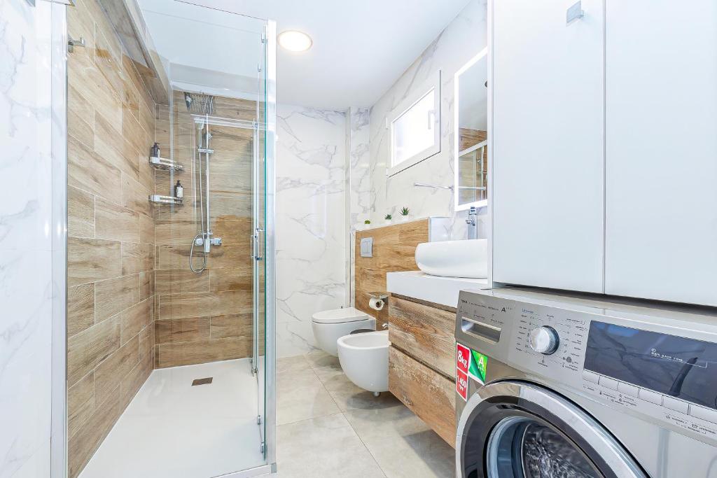 Ванная комната в VIRGINIA Levante beach apartments